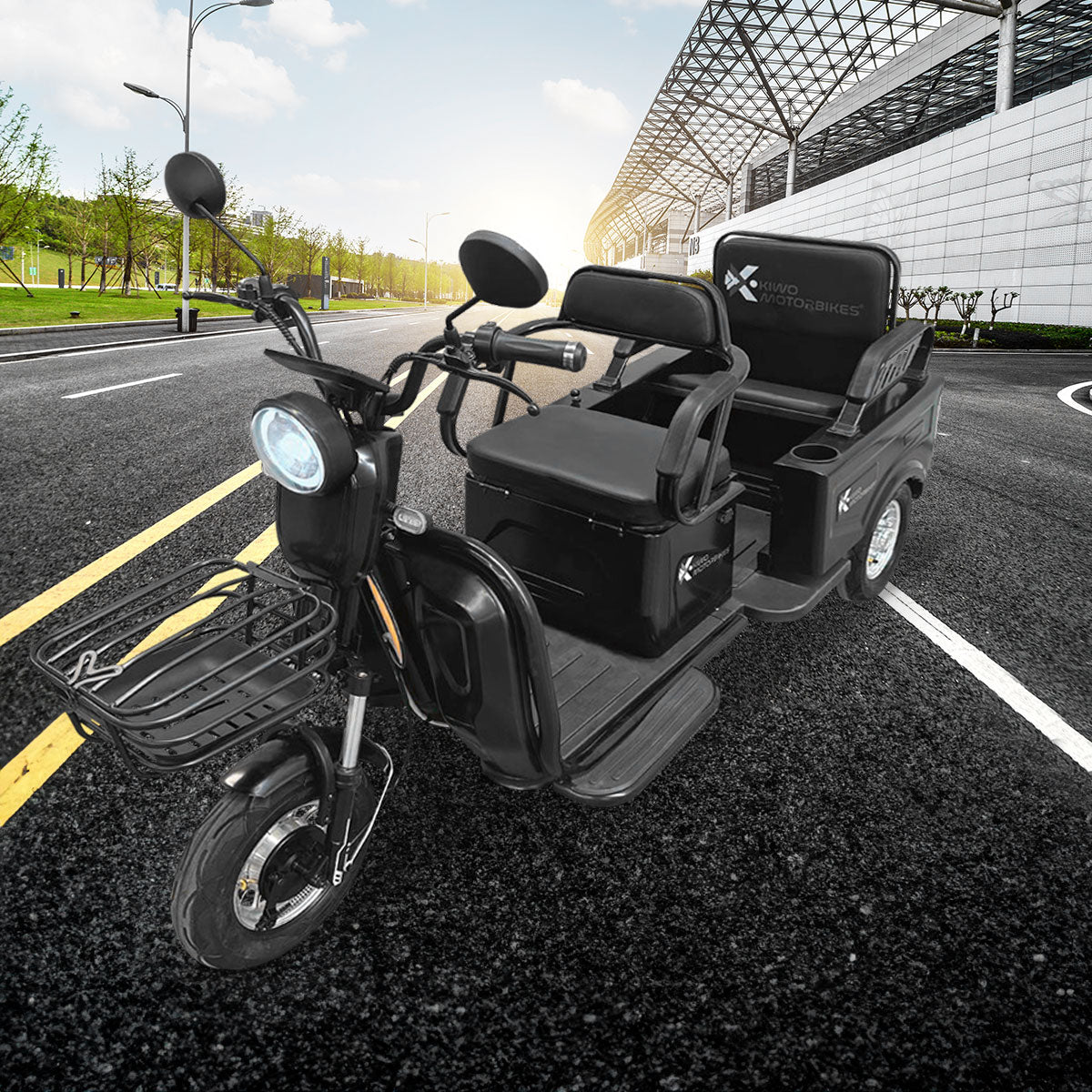 Kiwo, Triciclo Eléctrico para Pasajeros, Modelo BTY003, Color Negro