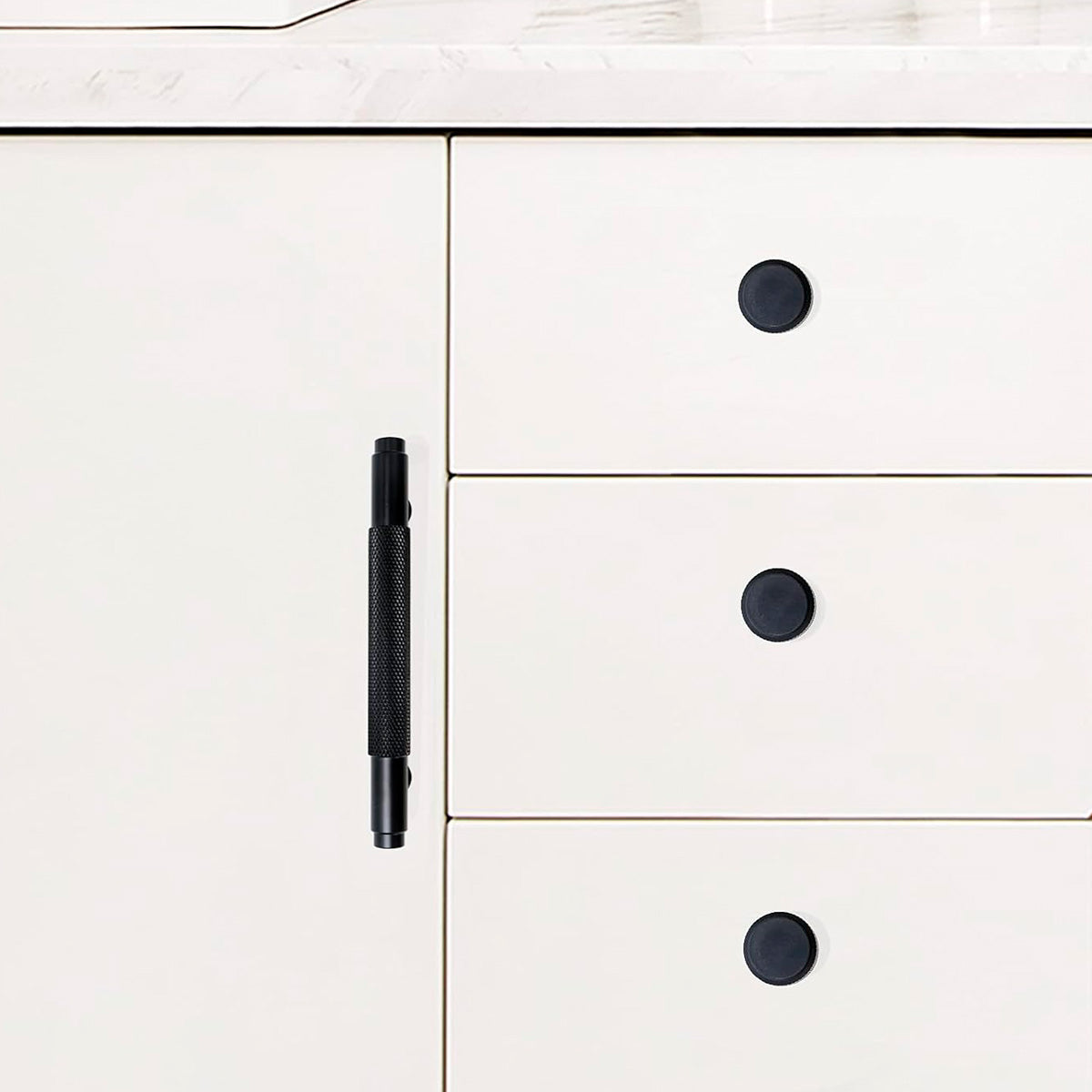 Paquete de 10 Pomos Moleteados Negros para Gabinete