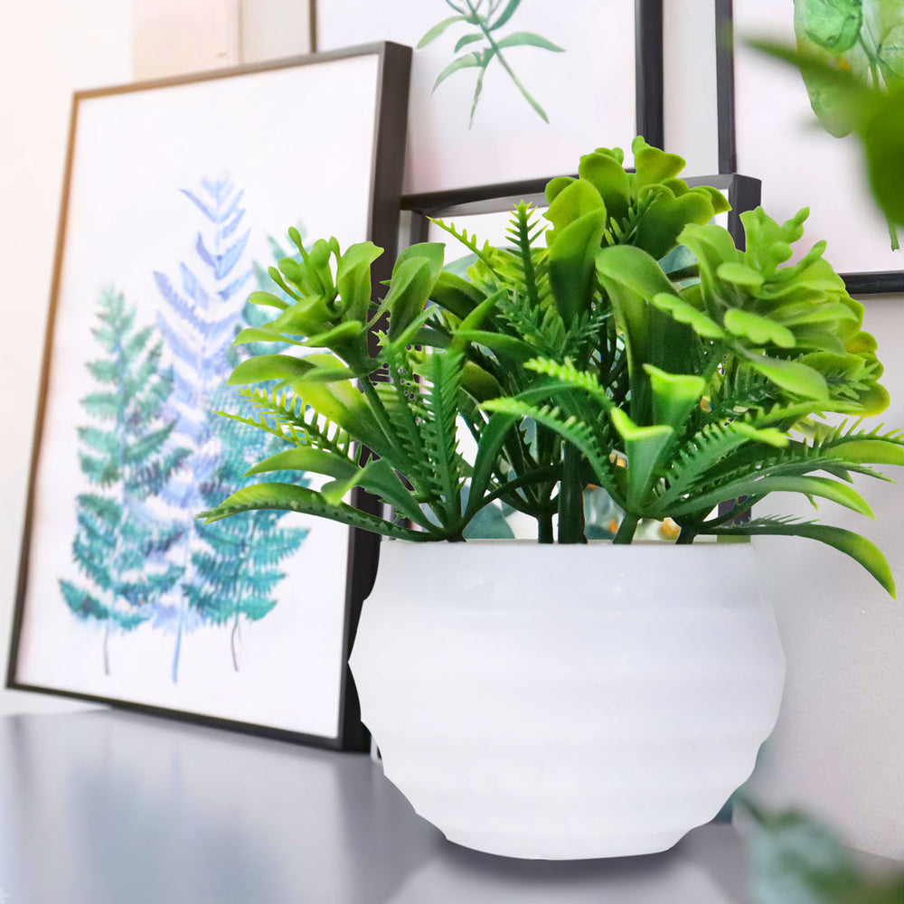 Planta Artificial Verde con Maceta Blanca