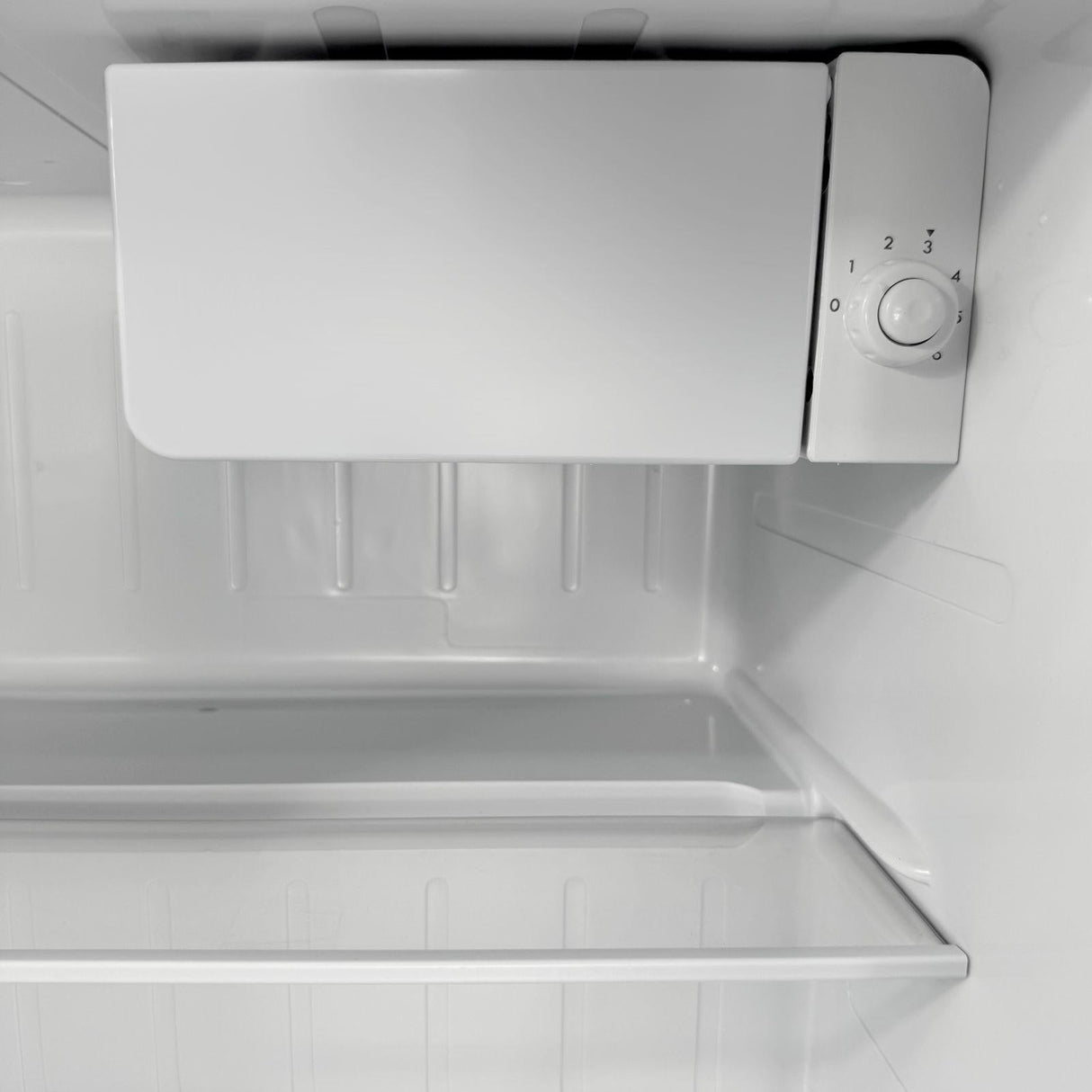 Frigobar Winia 1.7 Pies Cúbicos Gris WRSD48XDHXL