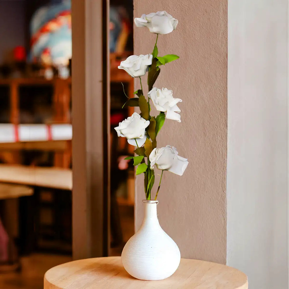 Vara con Flor Artificial, Color Blanco