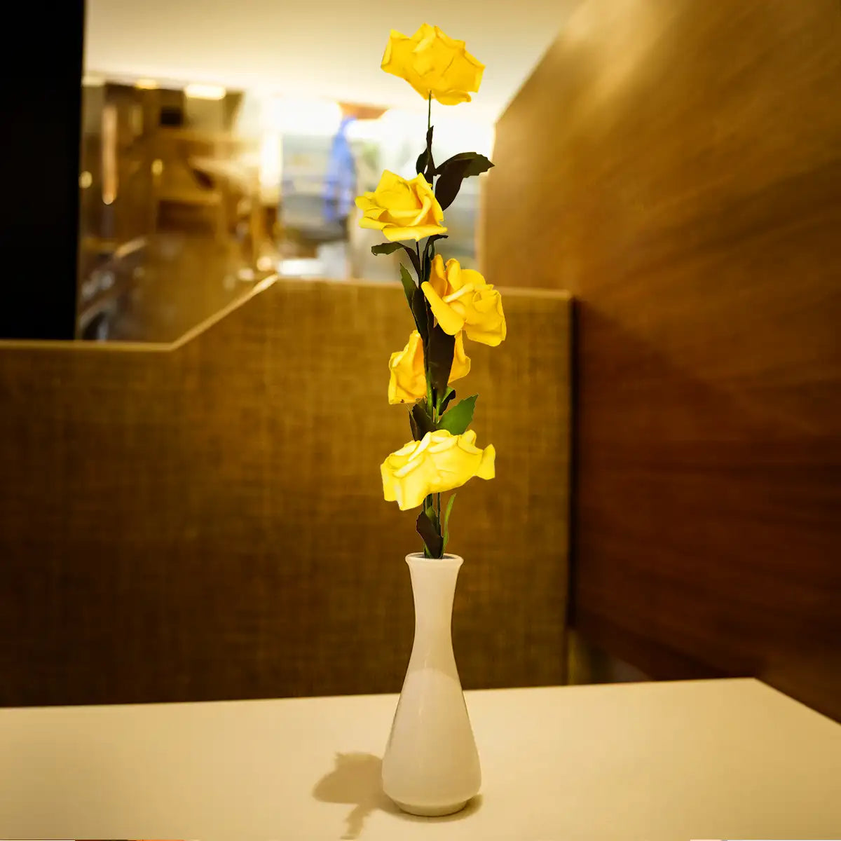 Vara con Flor Artificial, Color Amarillo