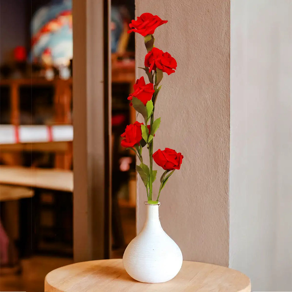 Vara con Flor Artificial, Color Rojo