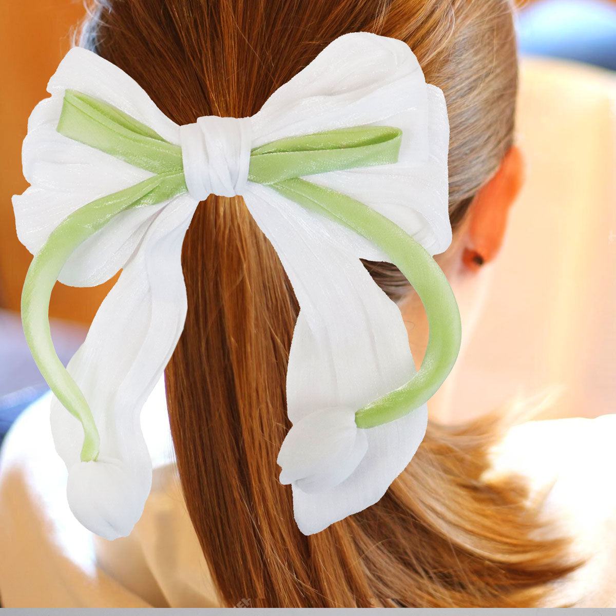 Moño Tulipán con Broche para Cabello, Color Blanco