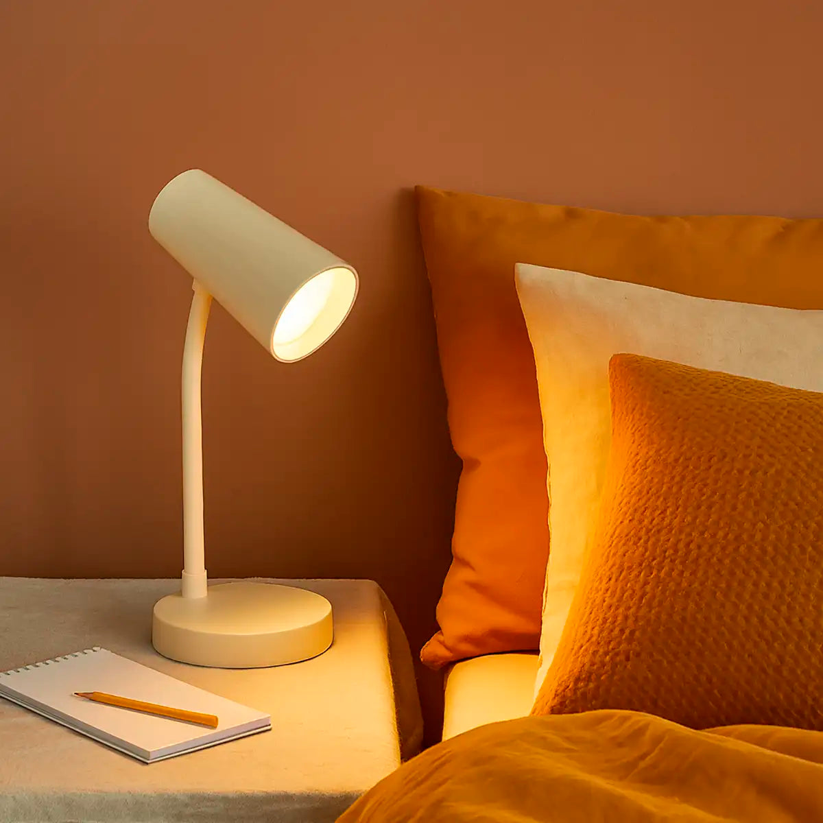 Lámpara de Escritorio USB, Bullseye's Playground, Color Crema