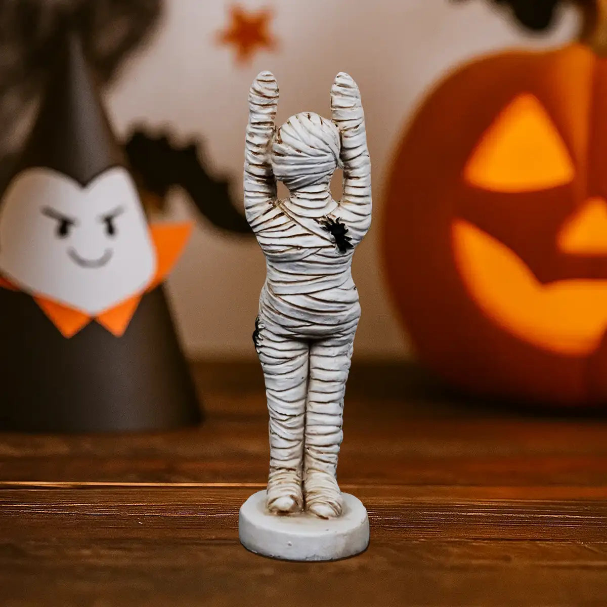 Momia, Manos Arriba, Figura de Cerámica