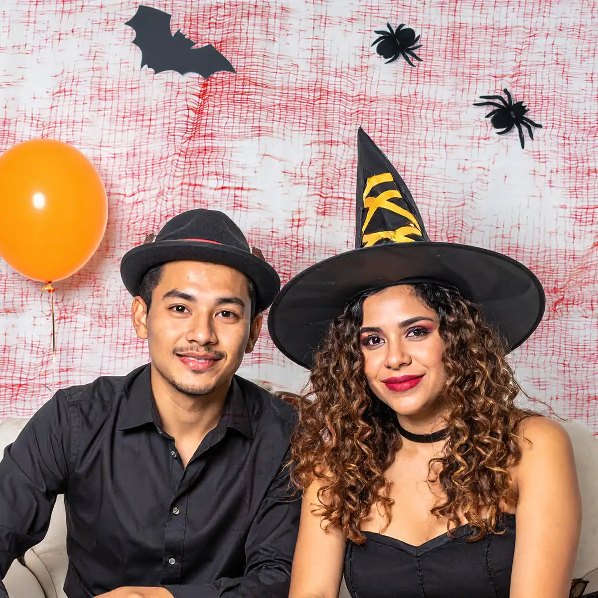 Tela Tenebrosa, Color Blanco y Rojo