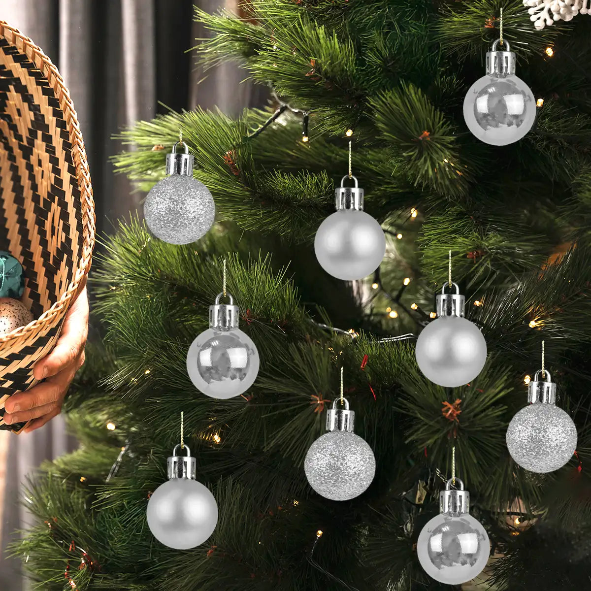 Kit de Esferas Navideñas, 9 pzas, Color Plata