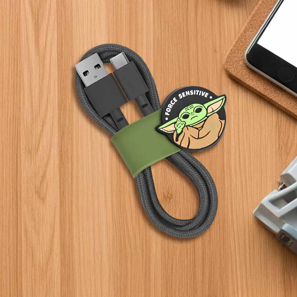 Grogu, Organizador de Cable