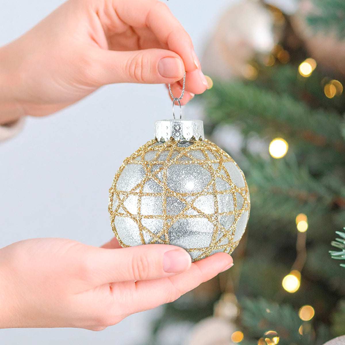 Esferas Navideñas Plata con Diseño en Glitter, 2 pzas