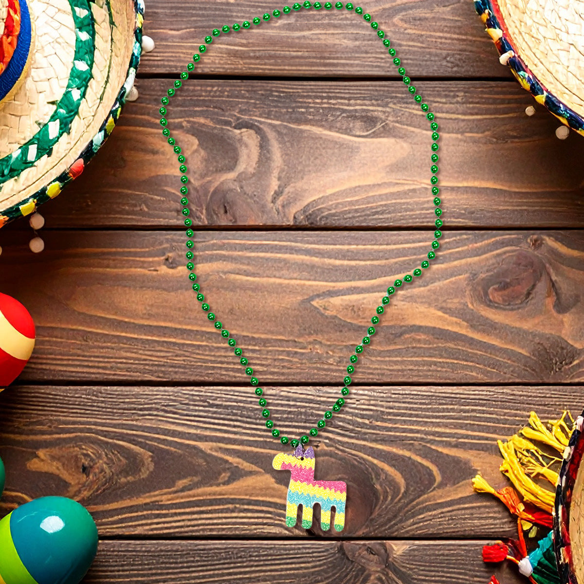 Collar con Decoración Piñata, Color Verde