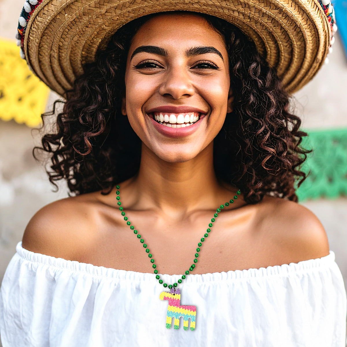Collar con Decoración Piñata, Color Verde