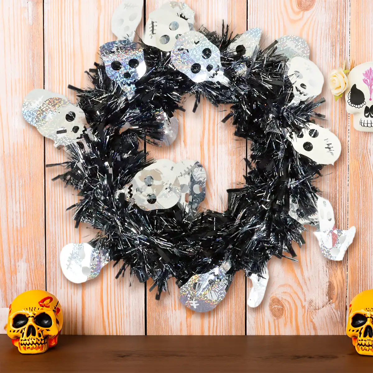 Corona de Calaveras, Decoración de Tinsel