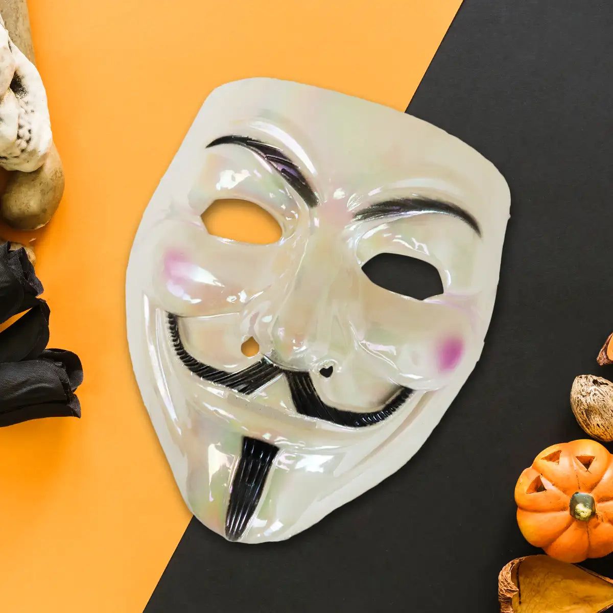 Anonymous, Máscara de Plástico