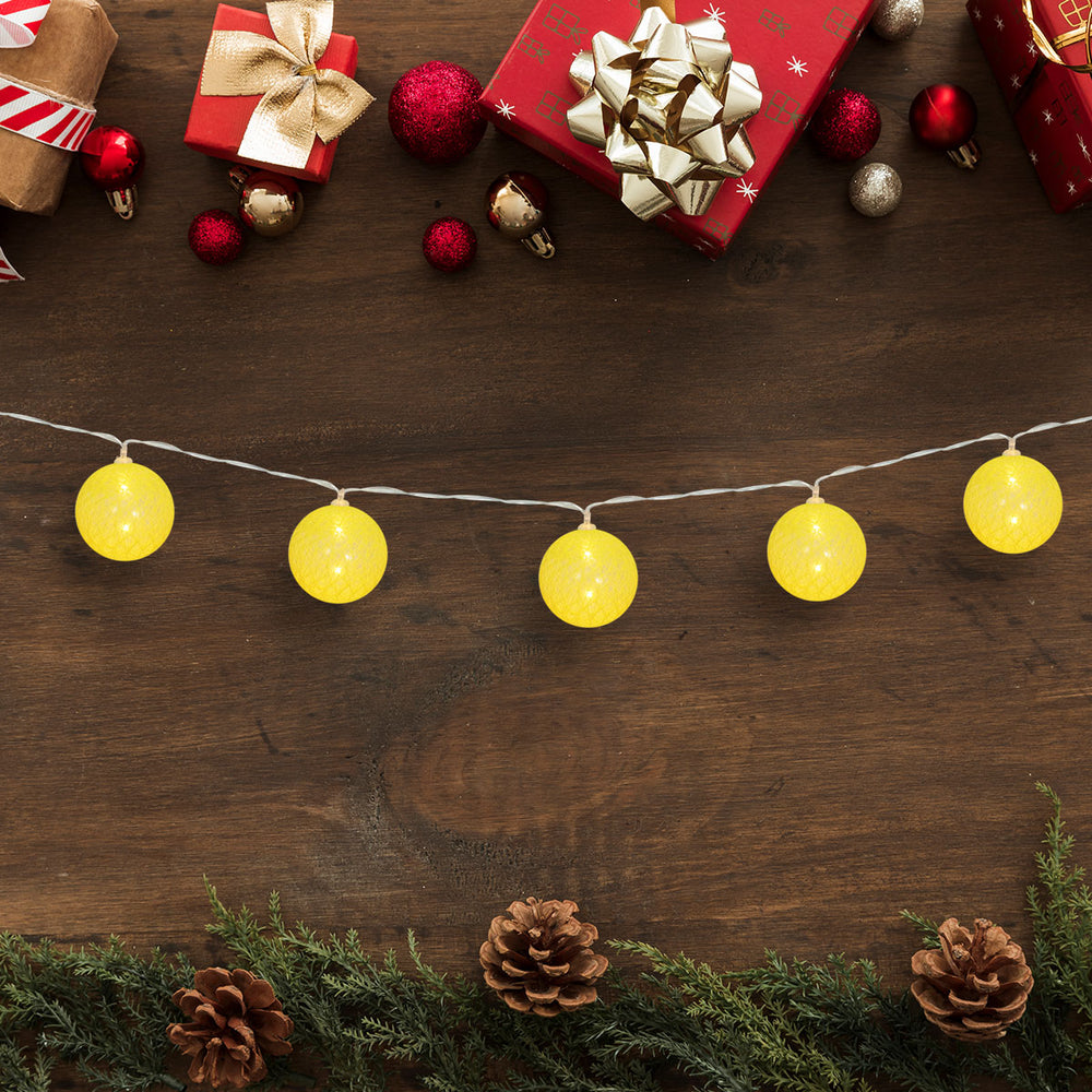 Serie de Esferas con Luz Led color Amarillo, 1.5m