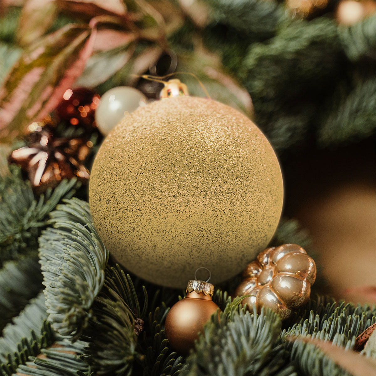 Esfera Navideña Jumbo color Oro con Diamantina