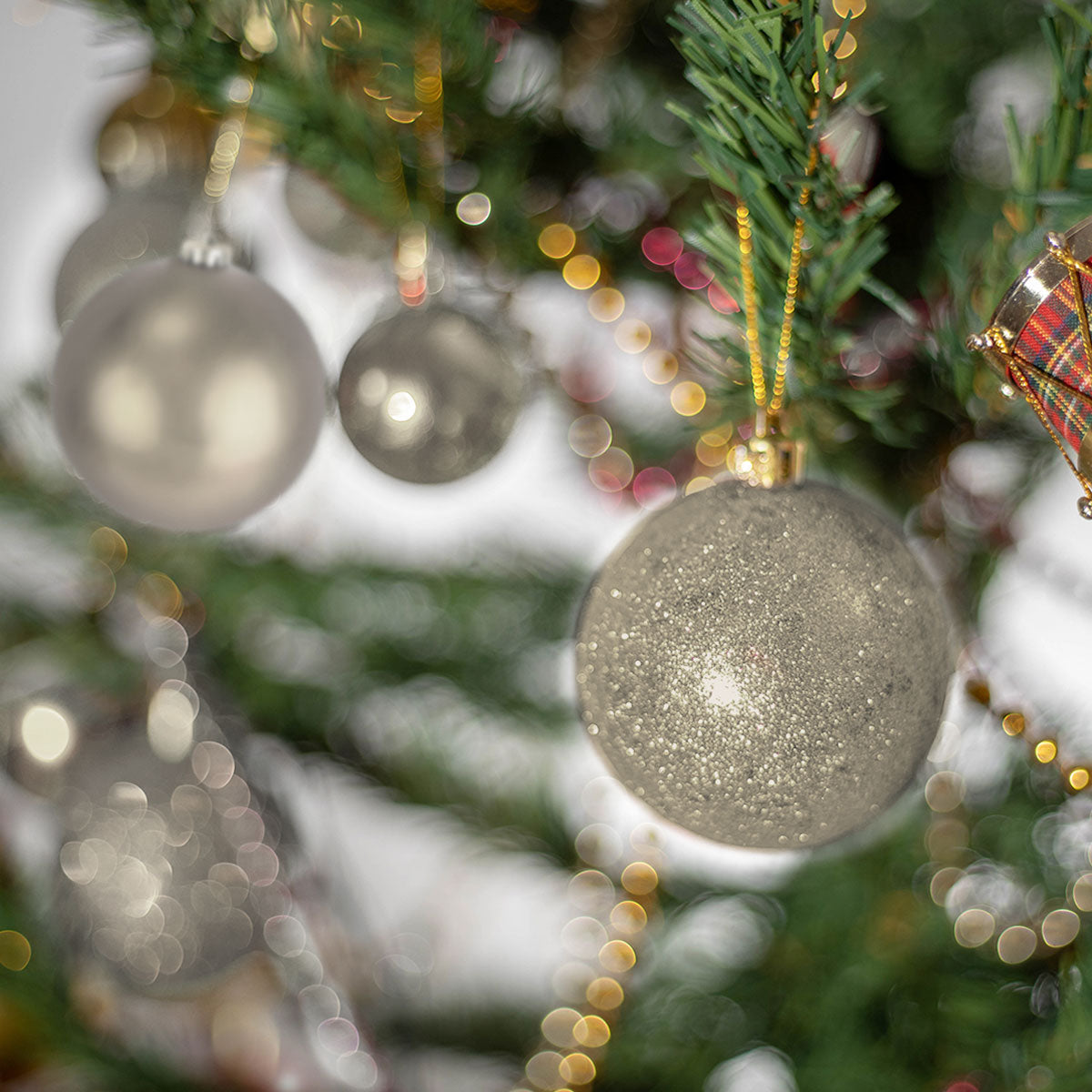 Esferas Navideñas Color Arena, 9 piezas