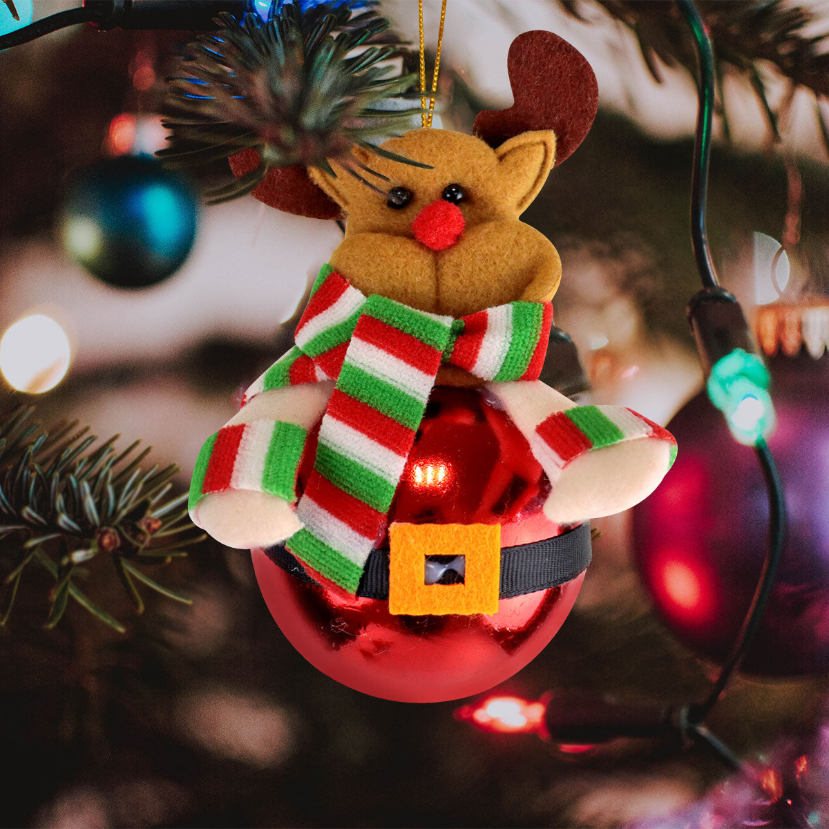Reno de Felpa con Esfera Navideña