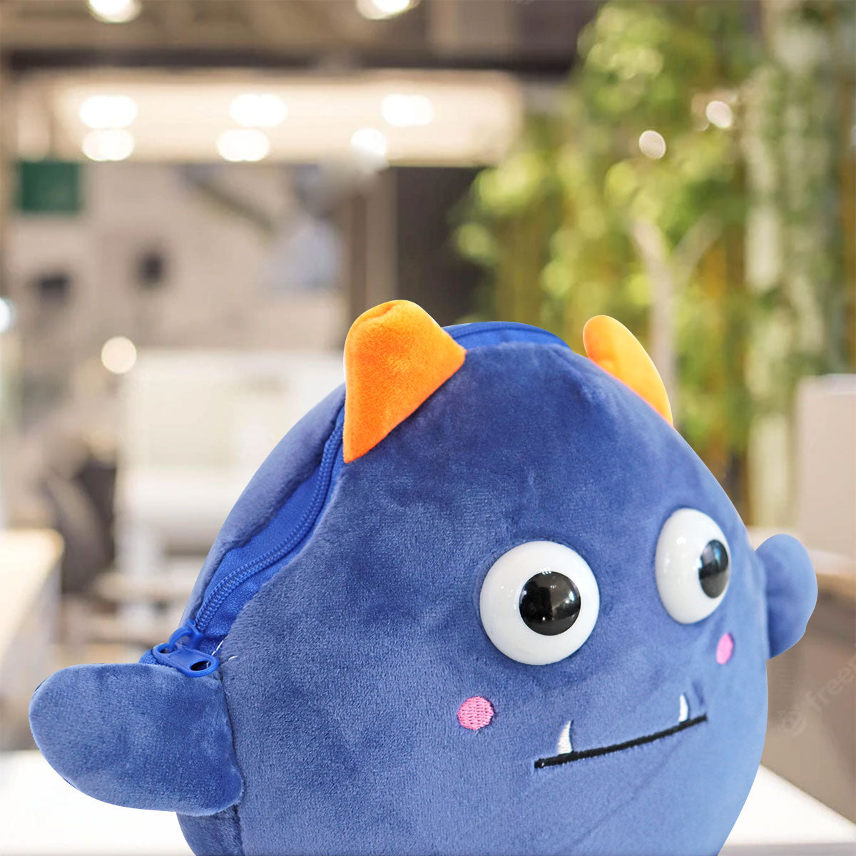 Mochila de Peluche en Forma de Monstruo, color Azul Rey