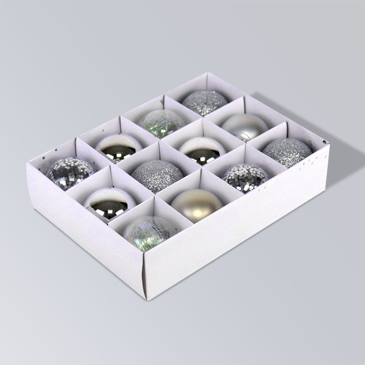 Set Variado de Esferas Navideñas Color Plateado, 12 piezas.