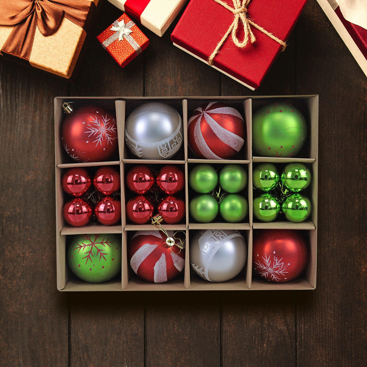 Set Variado de Esferas Navideñas Colores, 40 piezas.