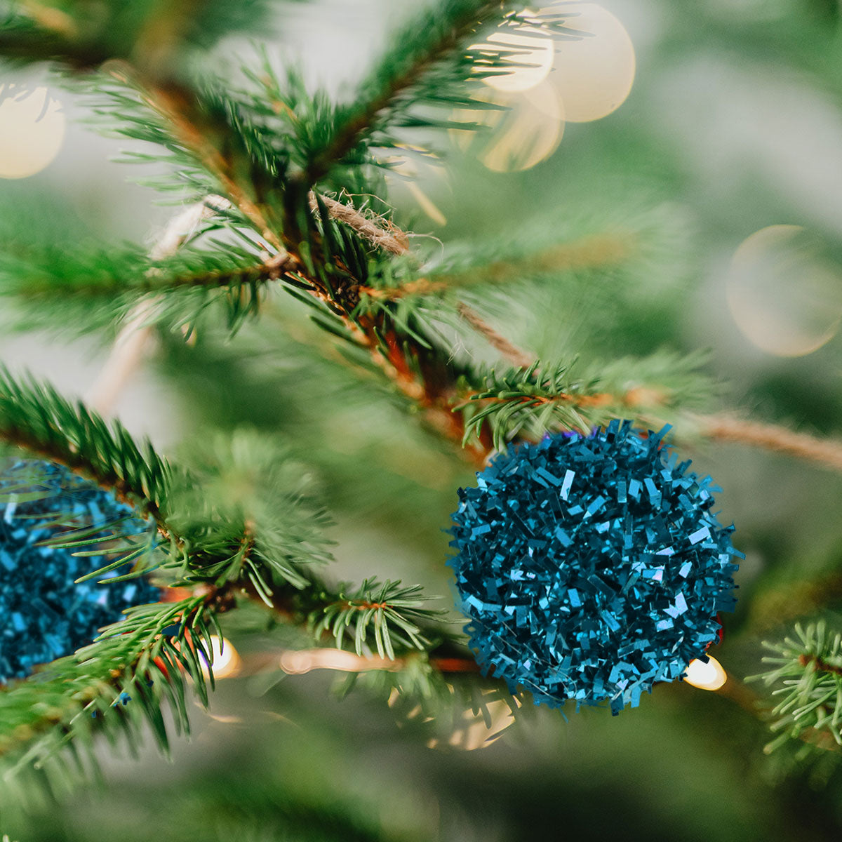 Mini Esferas de Tinsel Color Turquesa, 6 piezas.