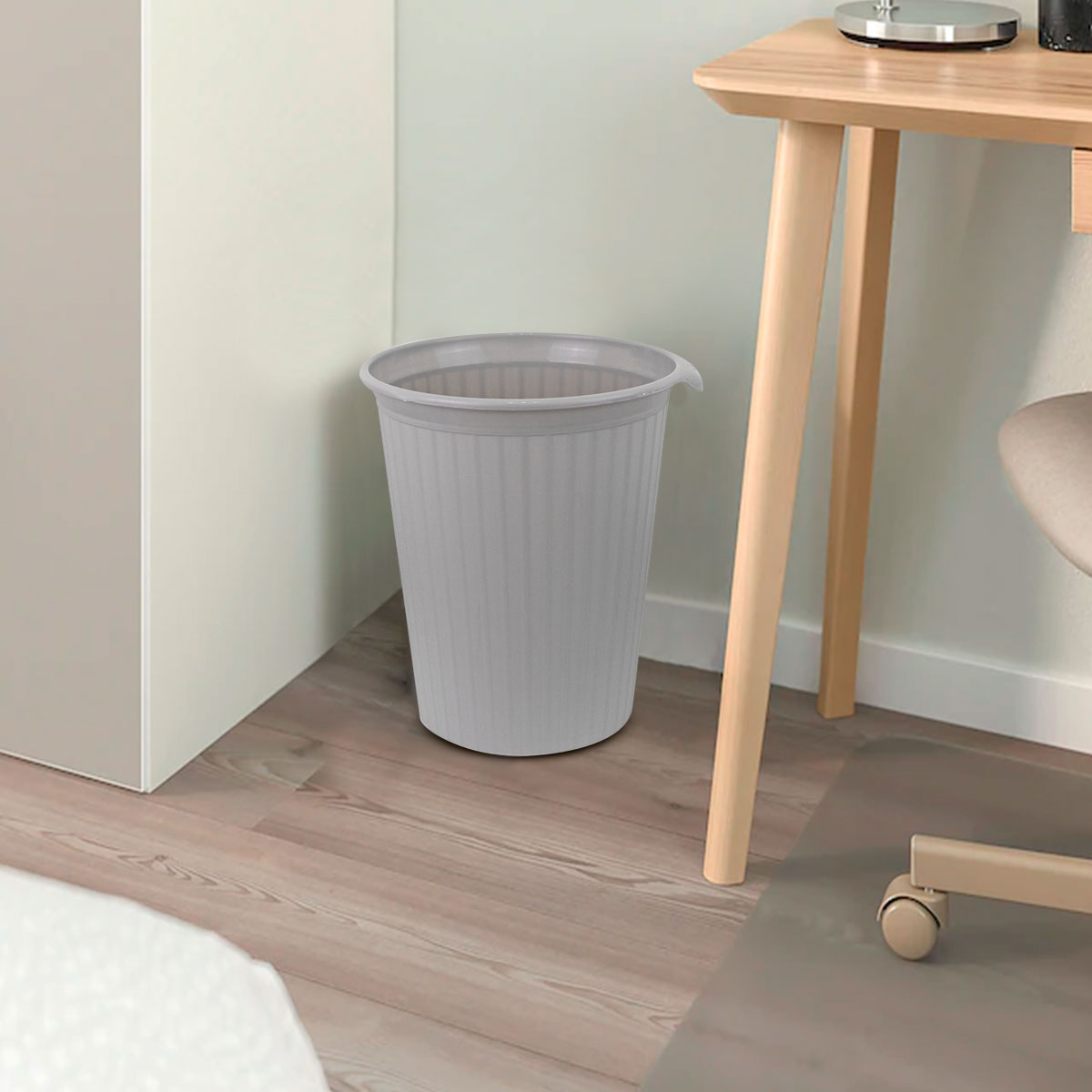 Basurero de plástico color Gris