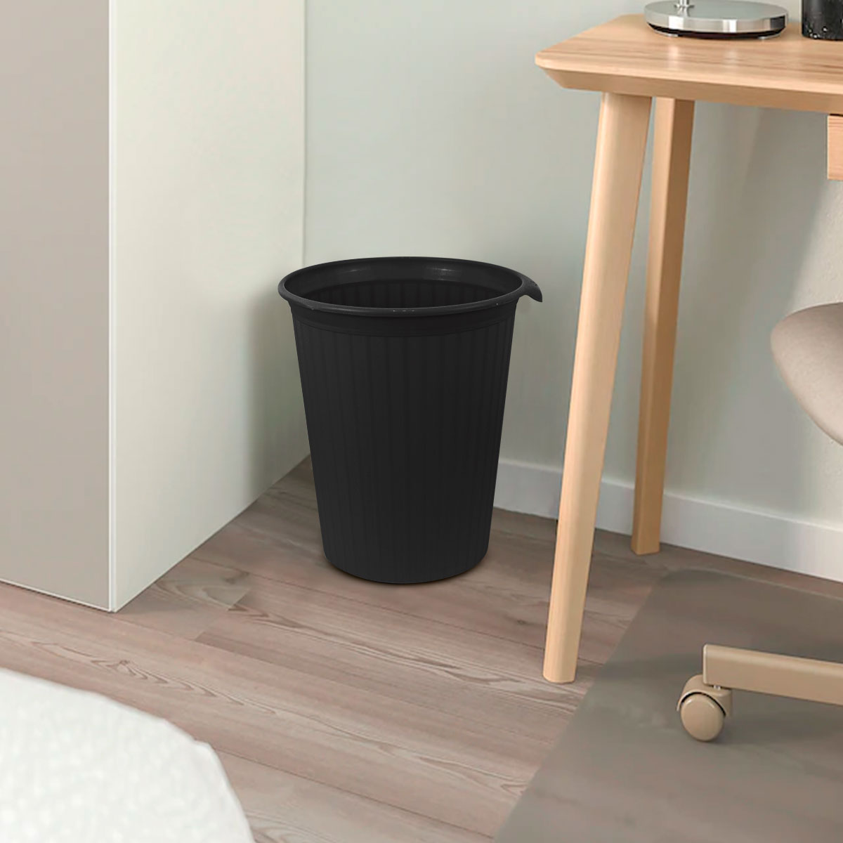 Basurero de plástico color Negro