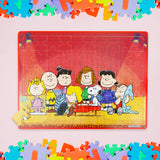 Rompecabezas Peanuts Snoopy & Charlie Brown 60 pzs, color Rojo