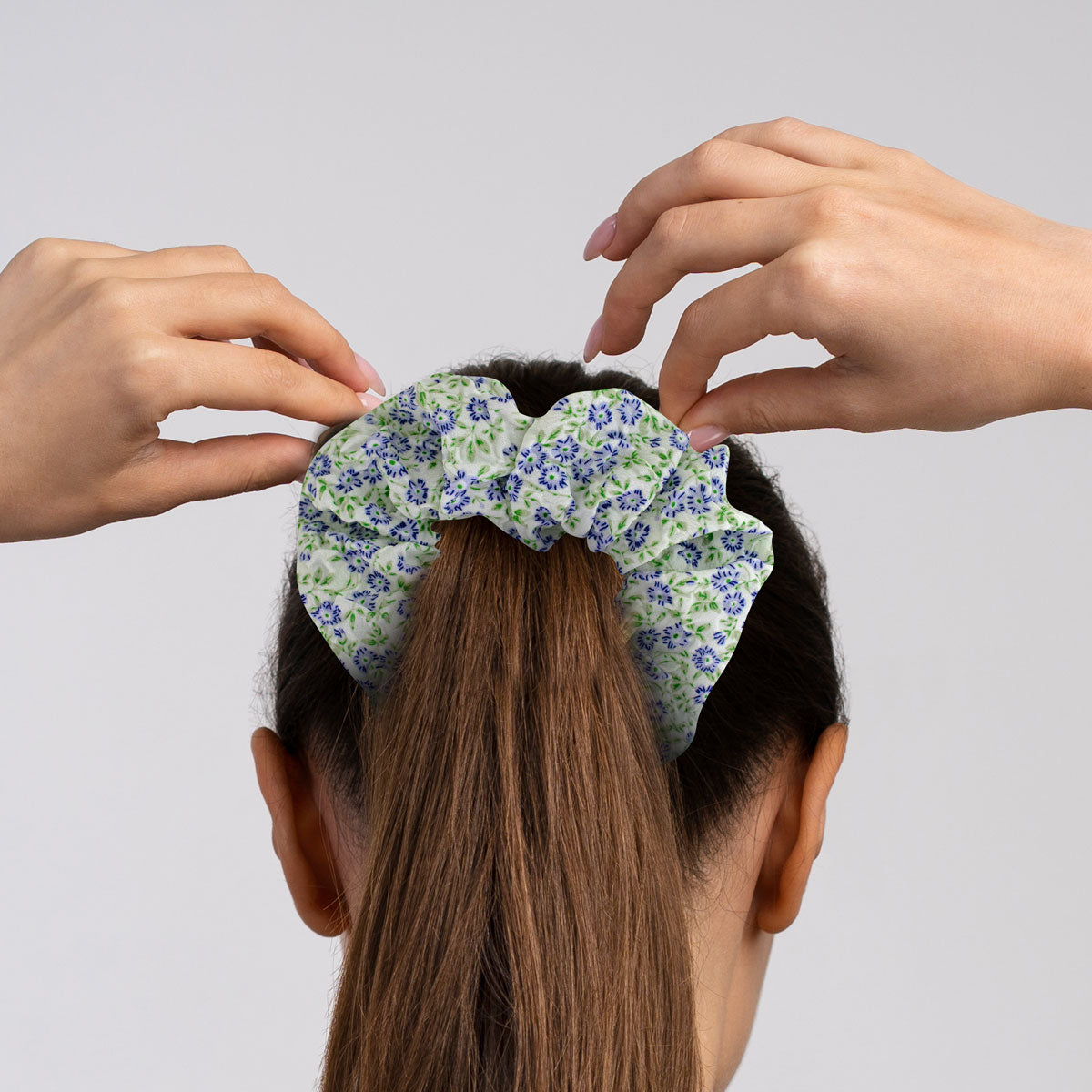 Dona para el Cabello con Estampado de Flores color Azul Rey