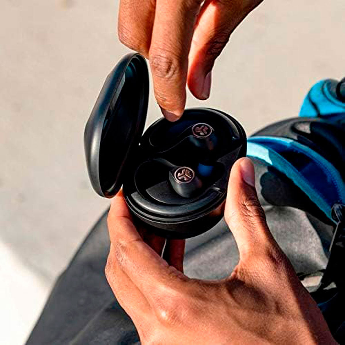 Auriculares Inalámbricos color Negro, JLab JBuds Air Sport (Reacondicionado)