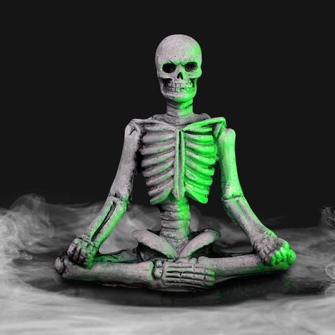 Decoración de Esqueleto en Posición de Meditación