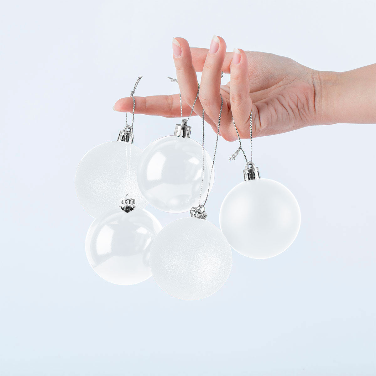 Esferas Navideñas Color Blanco, 5 pzas.