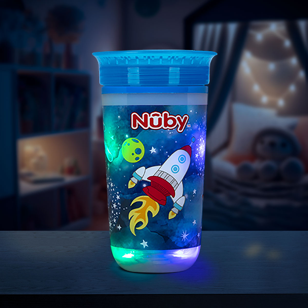 Vaso Entrenador Antiderrames Nuby 360° Luminoso color Azul rey 10oz.