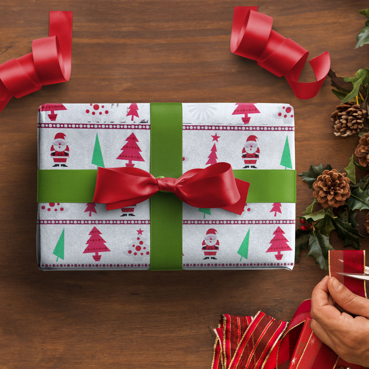Papel Navideño color Plata con Diseño de Pinos para Envolver Regalos