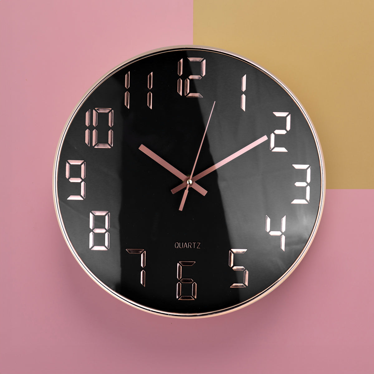 Reloj de Pared Moderno, color Rosa con Negro