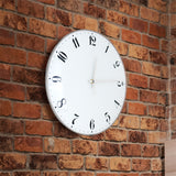 Reloj Circular de Pared, color Blanco con Plata