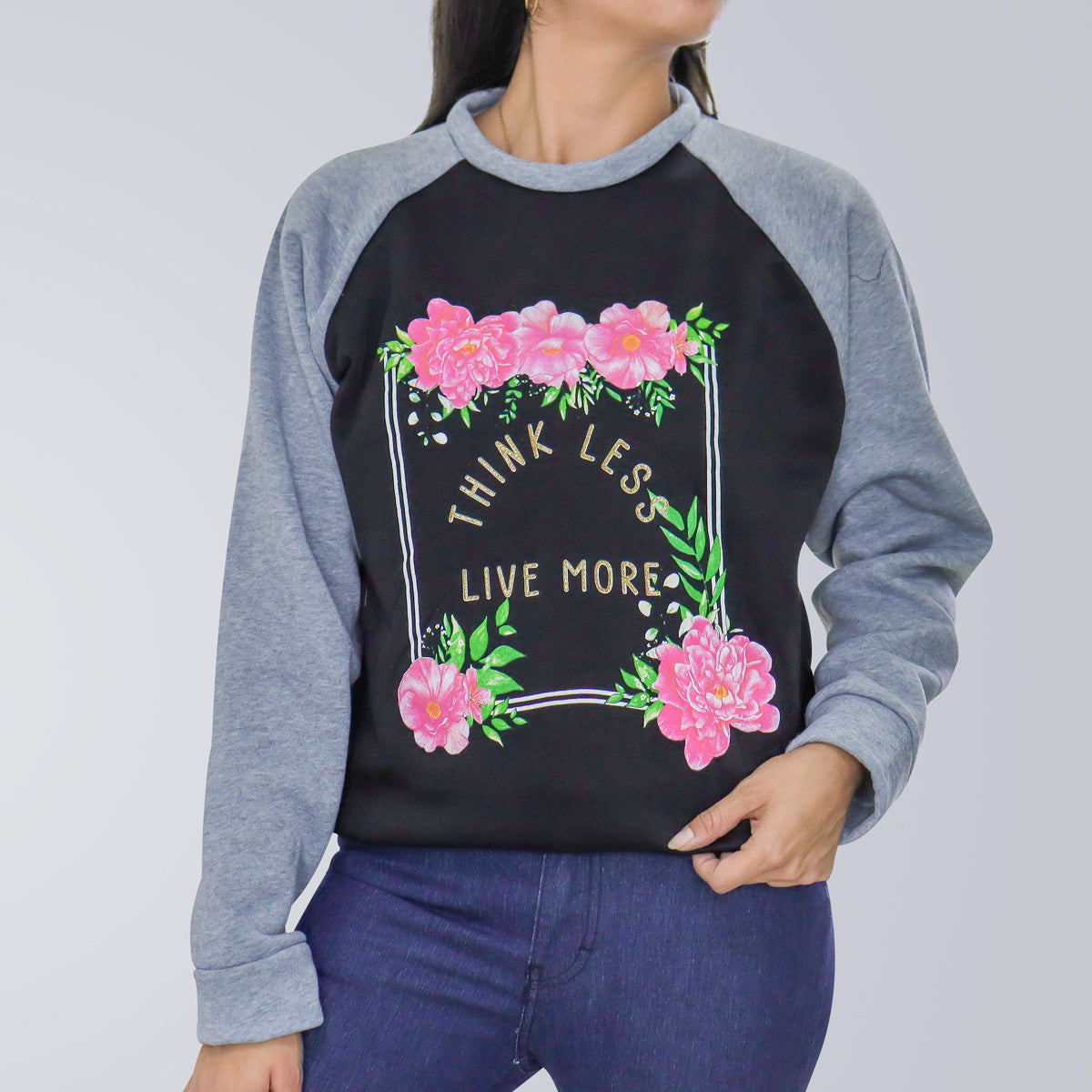 Sudadera color Gris con Negro para Dama con Estampado "Think Less Live More"