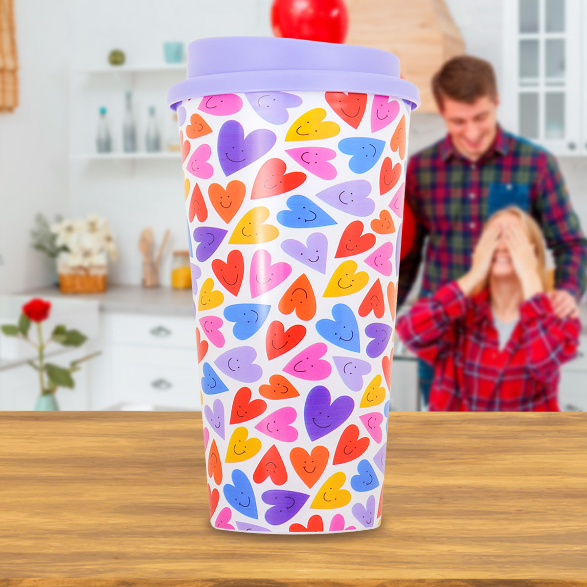 Vaso para Café con Diseño de Corazones y Tapa Lila