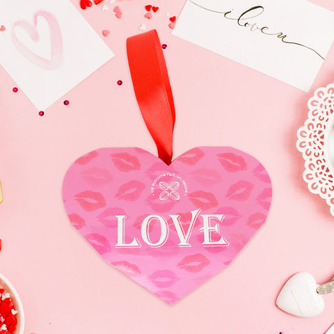 Caja en Forma de Corazón con Chocolates, Love