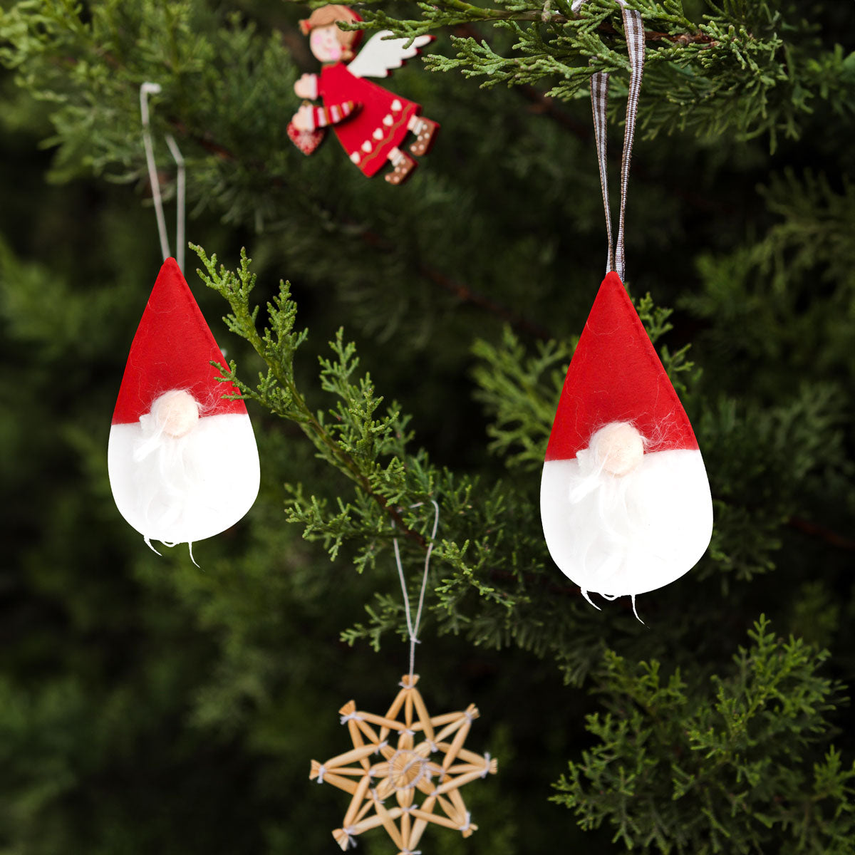 Ornamento en Forma de Gnomo Navideño color Rojo