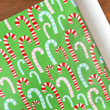 Papel con Diseño de Bastones Navideños para Envolver Regalos