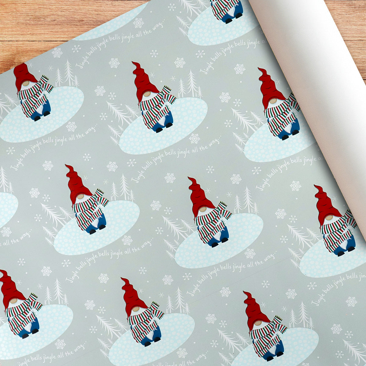 Papel con Diseño de Gnomos para Envolver Regalos