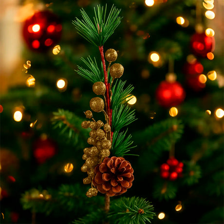Follaje Navideño de Pino Artificial con Bayas color Oro