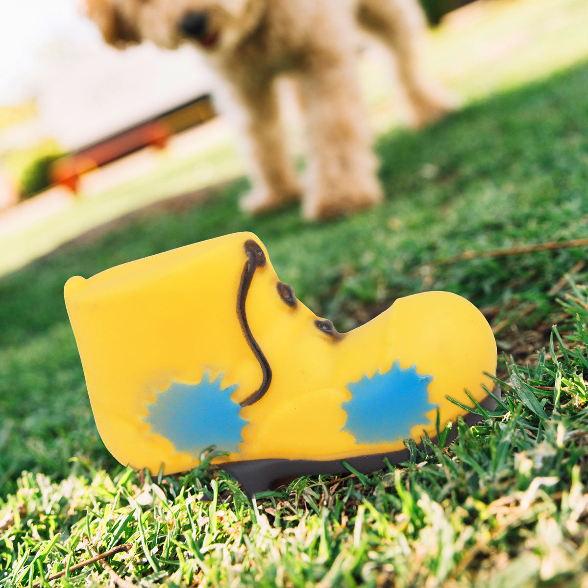 Juguete para Mascota en Forma de Bota, Color Amarillo