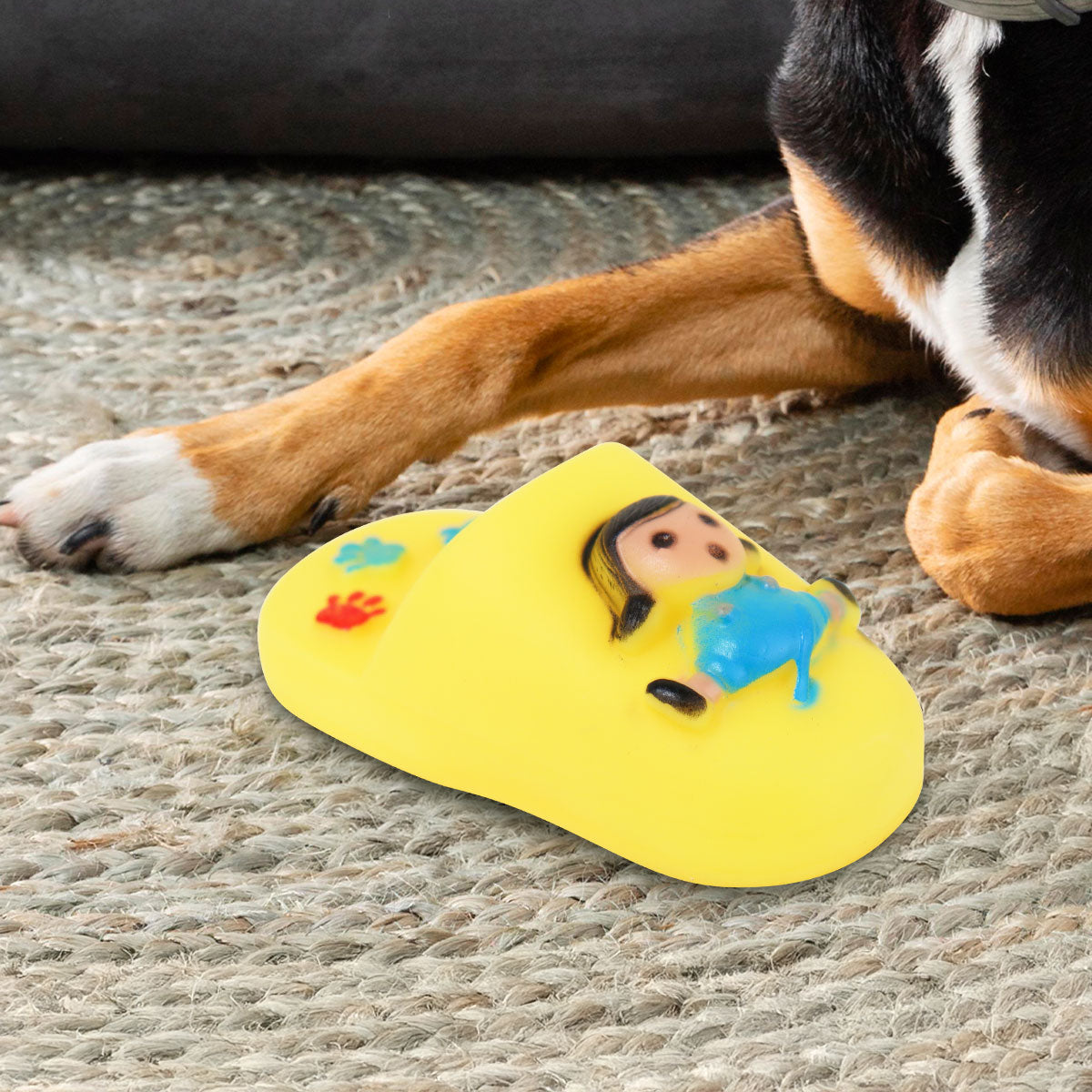 Juguete para Perro en Forma de Pantufla, Color Amarillo