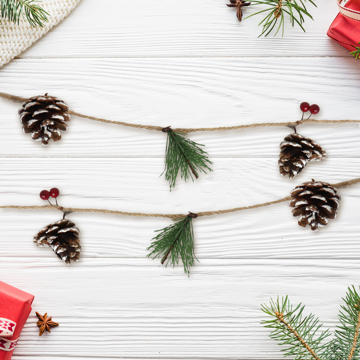 Guirnalda con Diseño de Piñas Navideñas