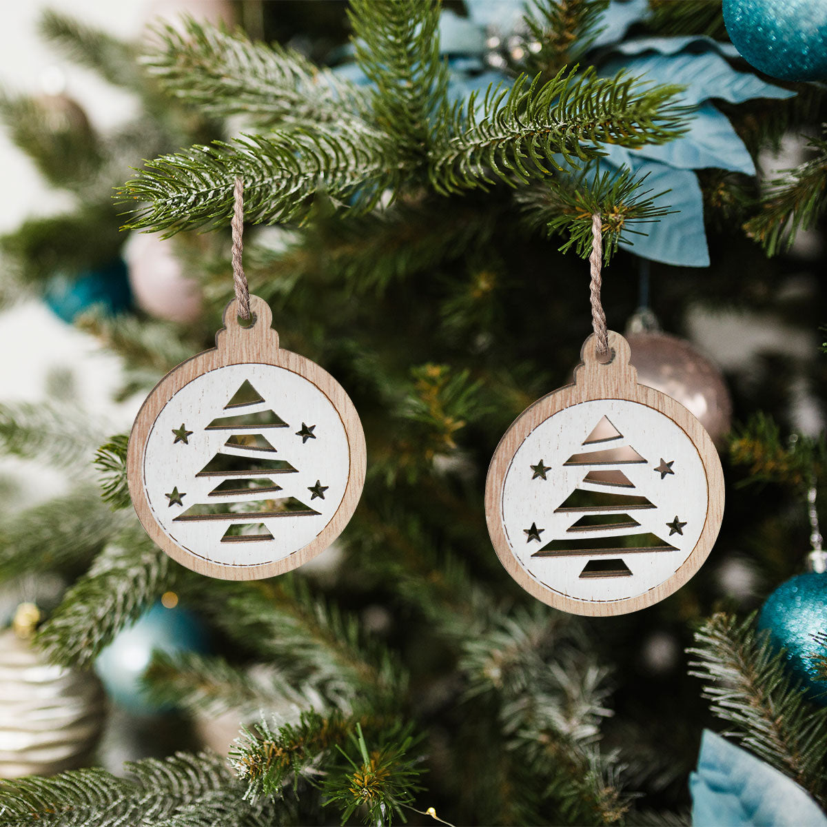 Esfera de MDF con Diseño de Árbol Navideño