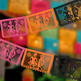 Papel Picado Festivo con Diseño de Día de Muertos