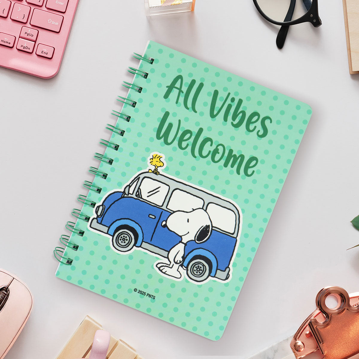 Libreta de Rayas "All Vibes Welcome" Snoopy, Color Menta